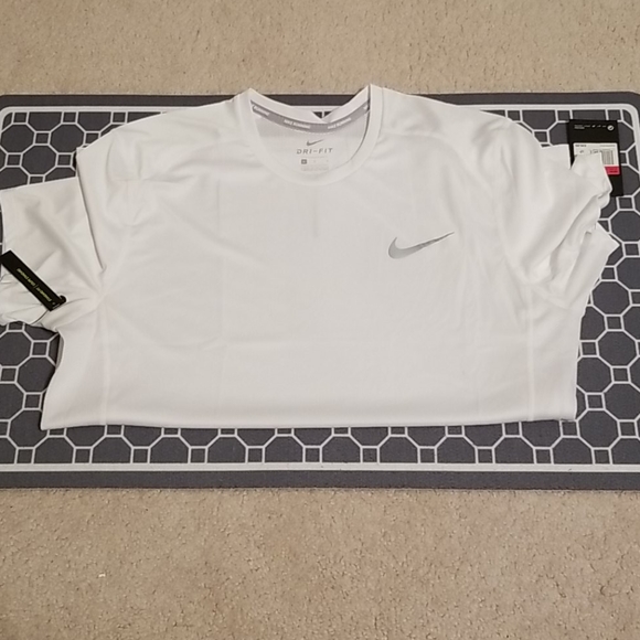 Nike Shirt - Picture 2 of 4